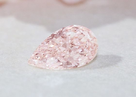 Duży rozmiar Fancy Pink CVD Syntetyczny diament o masie 3,74 ct w kształcie gruszki