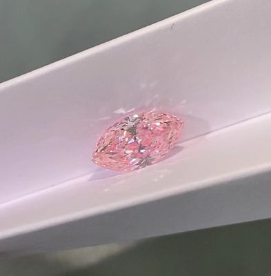 Laboratorium stworzyło kolorowy diament Sztuczne diamenty Laboratorium stworzyło pierścionek z różowym brylantem Prime Source Marquise Loose Diamond