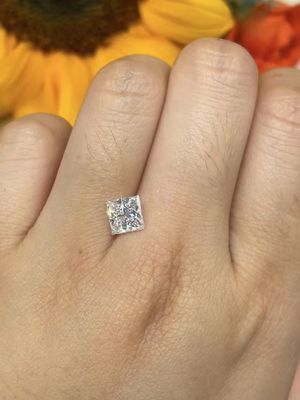 1-1.99 Carat Bezbarwne luźne diamentowe sztyfty o szlifie księżniczki