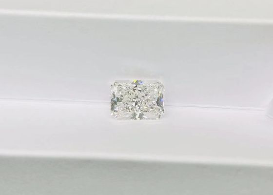 Bezbarwny 10 Mohs CVD Lab Grown Diamond Radiant Cut Fancy Design