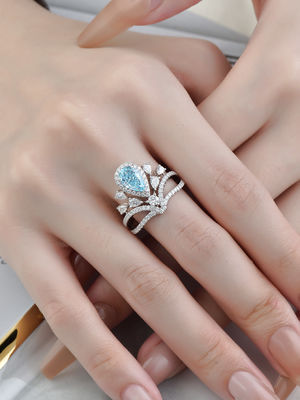 18-karatowy niebieski diament Lab Diamond Jewelry Doskonały pierścionek zaręczynowy o szlifie gruszki