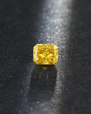 Poduszka Luźny diament HPHT Lab Grown Żółty diament Syntetyczny diament Ziarno
