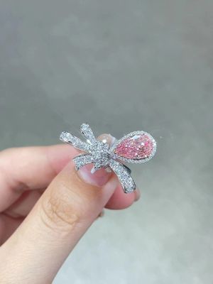 Laboratoryjnie wyhodowany jasnobrązowy kształt gruszki CVD syntetyczny pierścionek diamentowy 18k pierścienie z białego złota