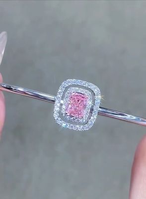 Różowe rękawiczki z diamentów z laboratorium, radiant cut, radiant shape, NGTC.