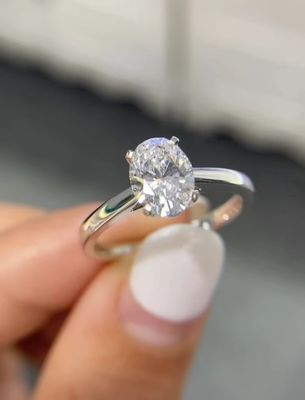 Biały Owal Diamentowy Pierścień zaręczynowy Pierścienie ślubne Pierścienie diamentowe w laboratorium