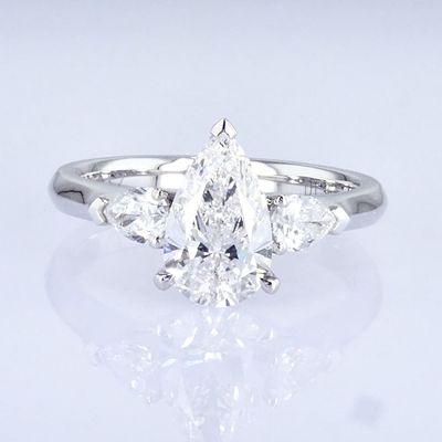 Klasyczny Design Pierze Diamant Trzy Kamienie Styl Biały Lab Dorosły Diament Pierścień
