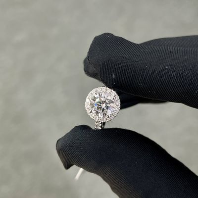 Laboratoryjnie wyhodowane pierścienie diamentowe CVD Biały pierścień diamentowy z 1.006ct DEF VVS Okrągły kształt