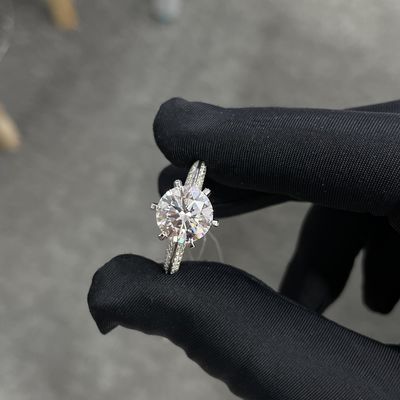 Laboratoryjnie wyhodowane pierścienie diamentowe 3,01ct CVD Biały F VS2 Połowa stylu country okrągły