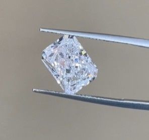 Diament wyhodowany w laboratorium CVD DEF VS 1-15ct Radiant Brilliant Cut Certyfikowany przez IGI